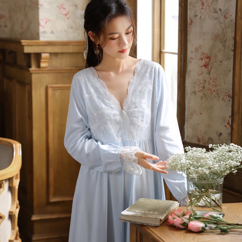 Off-White Cotton Nightgown, Autumn Long-Sleeved Spring French Princess Style Nightgown, Long Lace Nightgown, V-Neck, Can Be Worn Outside the Home Off-White Cotton Nightgown, Autumn Long-Sleeved Spring French Princess Style Nightgown, Long Lace Nightgown, V-Neck, Can Be Worn Outside the Home