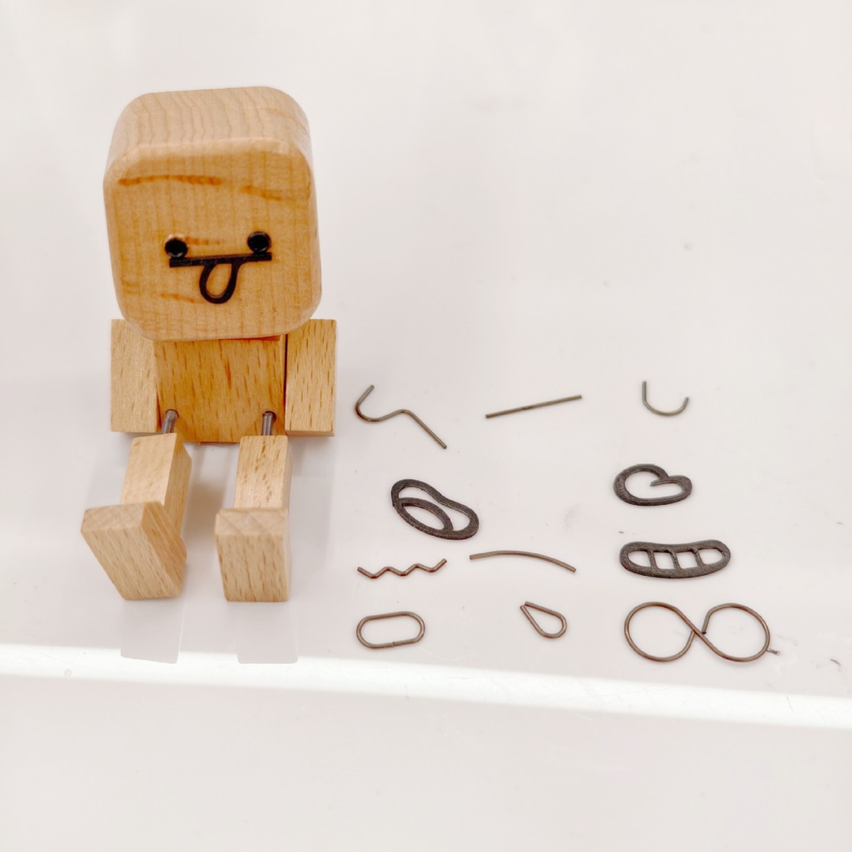 Salida de aire de coche clip de aromaterapia colgante de madera clip de perfume de nogal negro decoración de coche expansión de madera de incienso dibujos animados