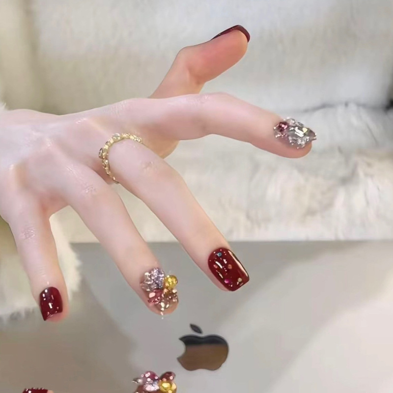 【Great Red Display】Purely Handmade Wearable Nails with Red Glitter and Colorful Rhinestones, High-End Whitening Effect, Handmade Nail Art, Pack of 10 Pieces