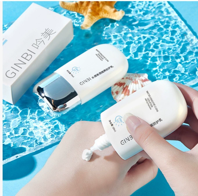 GINBI Yimei Watery Clear Isolating Protective Milk долговечен и увлажняет, текстура легкая, освежающая, легко растушевывается и не жирная.