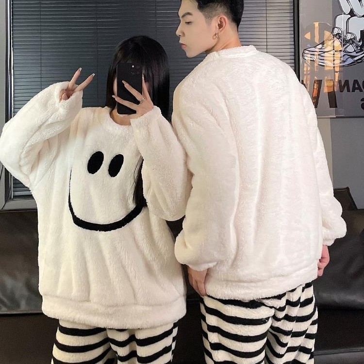2024秋冬サンゴのベルベットのカップルのパジャマにベルベットをつけてカップルの笑顔の家の服のスーツを厚くして暖かくて着ることができる|undefined
