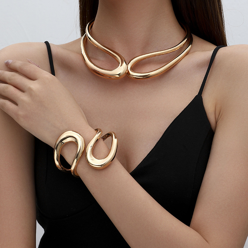 Joyas transfronterizas europeas y americanas Collar de nicho de múltiples capas de moda simple Choker Personalidad Estilo exagerado Collar Pulsera Mujer