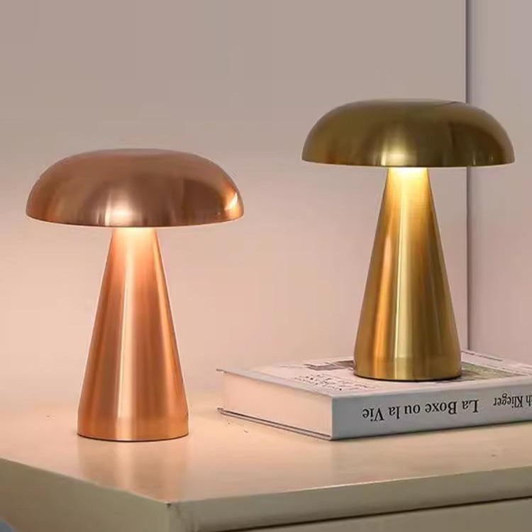 Coco transfronterizo lámpara de hongo bar lujo ligero hotel café mesa de comedor al aire libre dormitorio cabecera lámpara de mesa de metal creativa