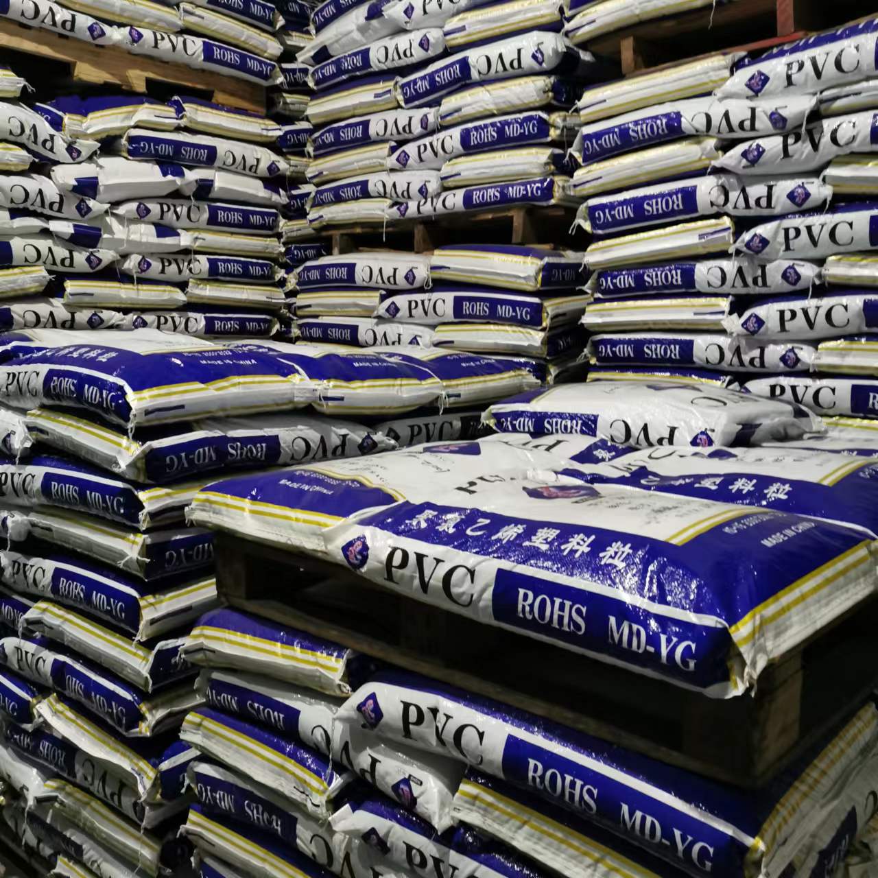 自产自销PVC 45P 插头料 少填充 环保 透明 黑色 本色