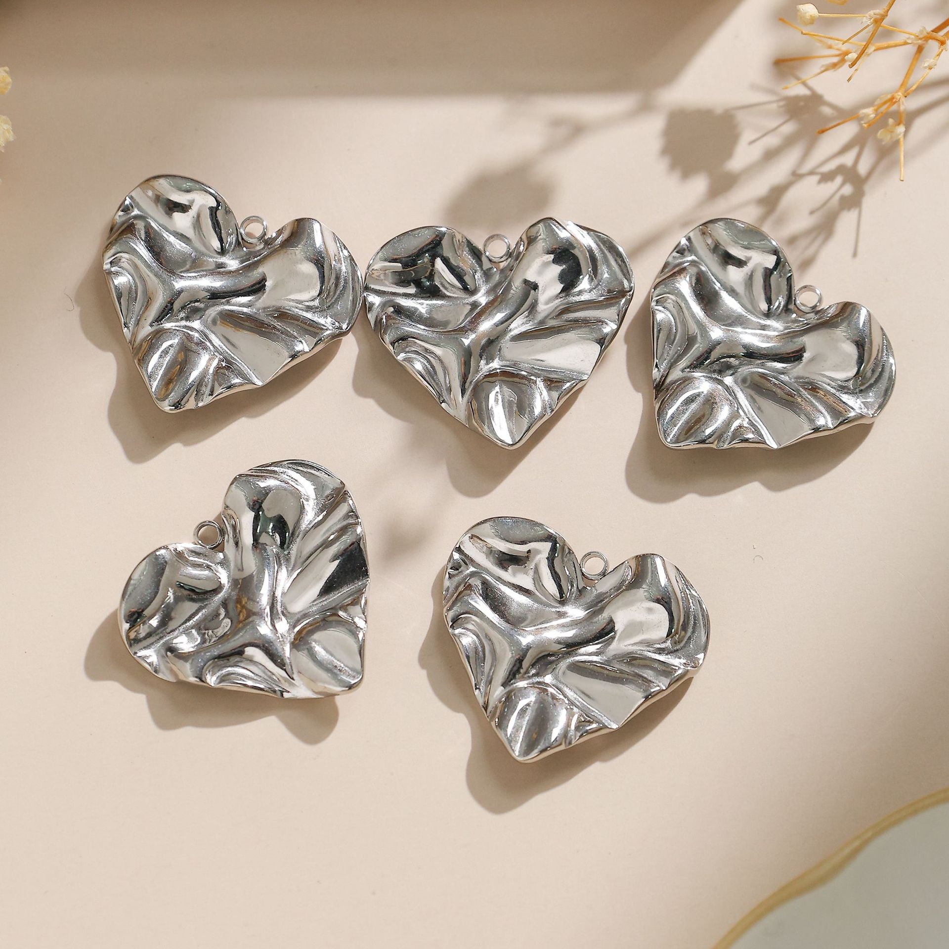 5 PCS/Package Quantity 304 Stainless Steel Material 5 PCS/Package 304 Stainless Steel Heart Shape Pendant