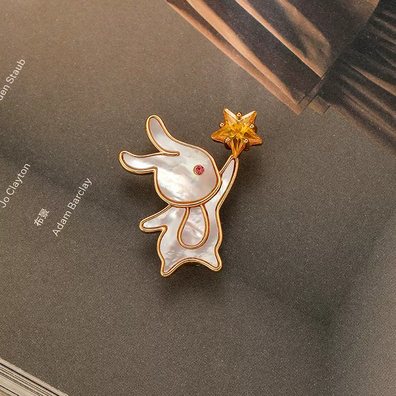 轻奢时尚个性贝壳兔子胸针女百搭高级感小众简约气质潮流星星配饰