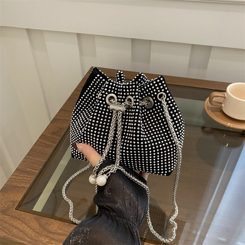 2025 nuevo bolso femenino, bolso de diamantes de imitación, bolso de cubo de diamantes con cadena llena de diamantes, diseño de nicho, bolso de mensajero de moda de moda