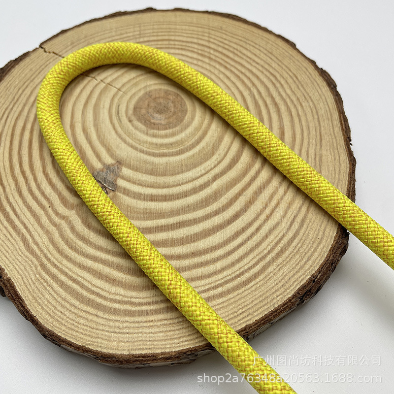 37 # 노란색과 빨간색 가는 선