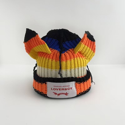 Cute little pig striped fashionable autumn and winter versatile knitted hat, autumn and winter knitted hat, unisex version, yarn hat, warm hat
