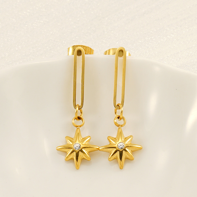 Diseño de nicho Estilo francés Colgante de estrella de ocho mandos Pendientes huecos de acero de titanio Moda de oro de 18k Pendientes nuevos de todo fósforo