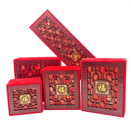 Factory direct sales jade packaging box hollow blessing bracelet box red velvet pendant box wooden hollow jewelry box