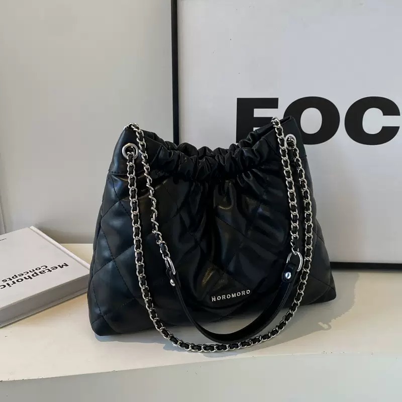 Soft Leather Large-Capacity Fashionable Pleated Chain Shoulder Bag 2025 Summer New Stylish Casual Bag Simple Bucket Bag