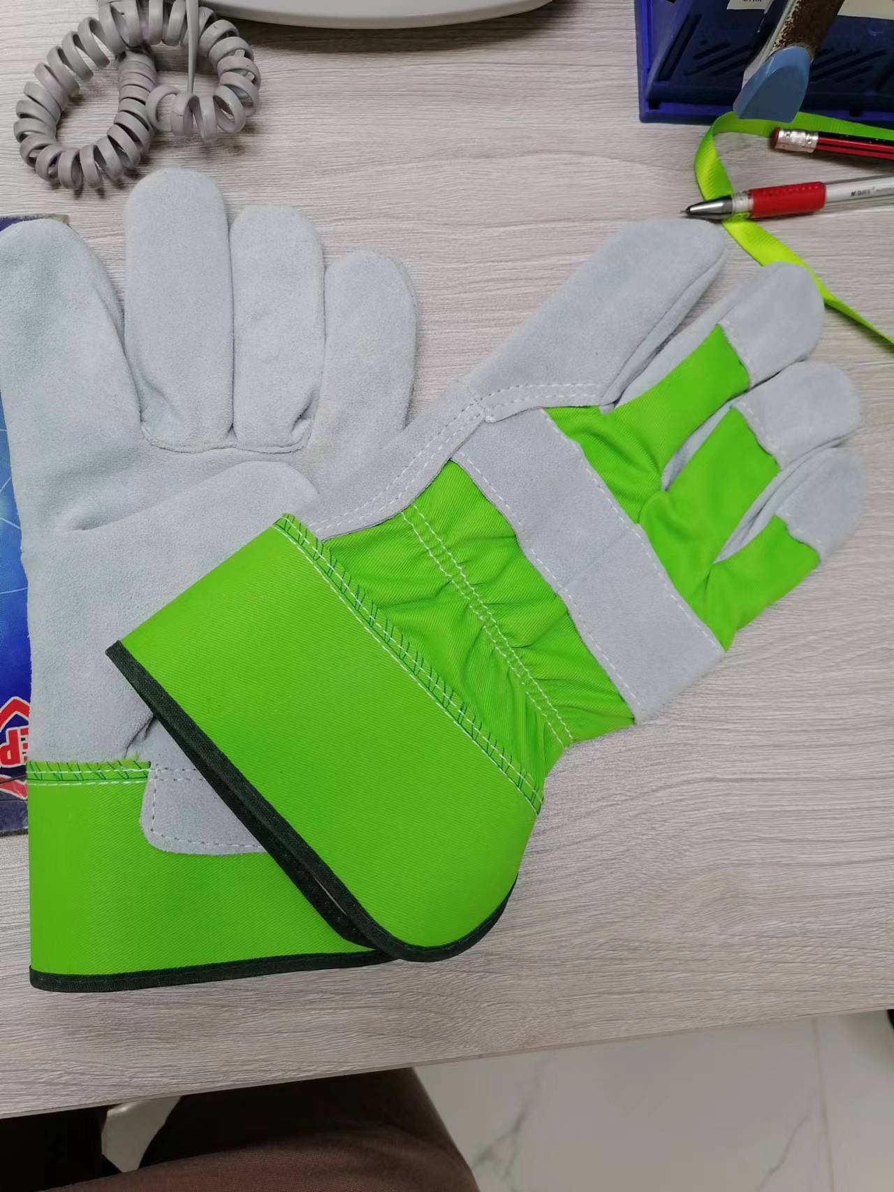 青绿色配套工具花园手套焊工手套牛二层皮加固劳保手套厂家批发