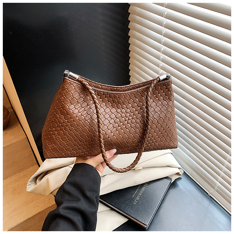 Solid color casual woven pattern large-capacity fashionable 2025 retro new style, elegant underarm bag, single-shoulder hand-carry ladies' bag undefined