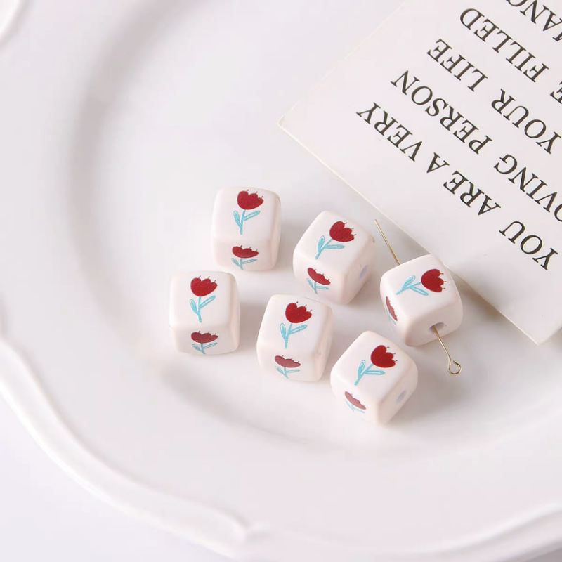 秋冬系の甘い四角の数珠の漫画はdiyの手作りの携帯のチェーンのinsのブレスレットのネックレスの材料の部品を印刷します。