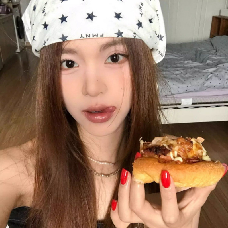 ヒップホップスタイルストリートダンス多用途五芒星つば帽子女性の夏の韓国レトロホットガール多用途小さな正方形のシルクスカーフスカーフ|undefined