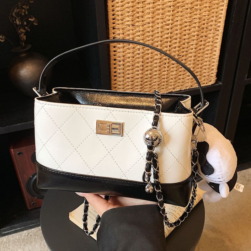 High-End Quilted Chain Bucket Bag for Women, 2026 New Trendy Spring/Summer Fashion Commuter Bag, Versatile Crossbody Bag