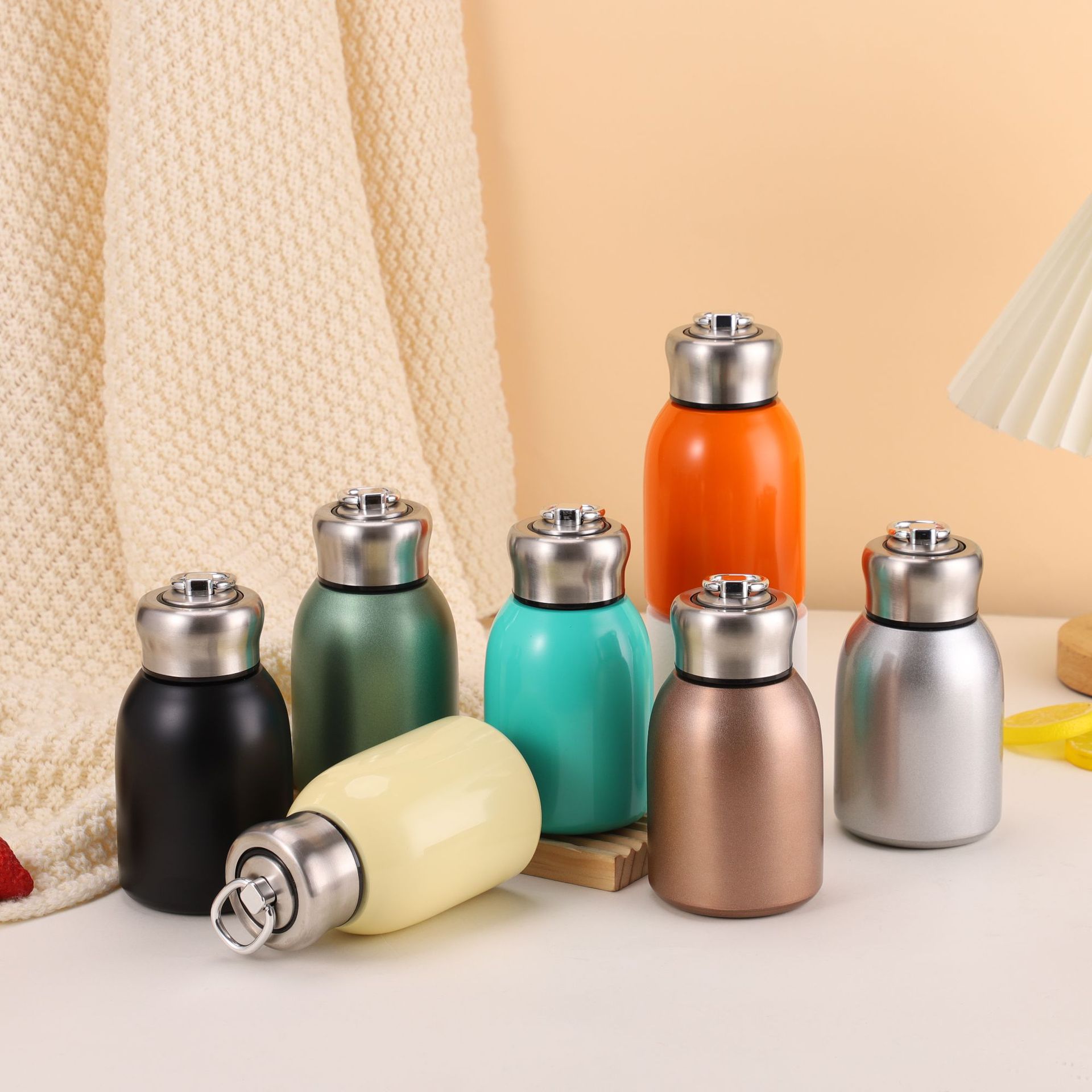 Xiaopangding Mini-Taschenbecher aus hochwertigem, isoliertem Edelstahl 304, kleines Fassungsvermögen, tragbarer Wasserbecher mit Griff, hohe Qualität_voghion.com