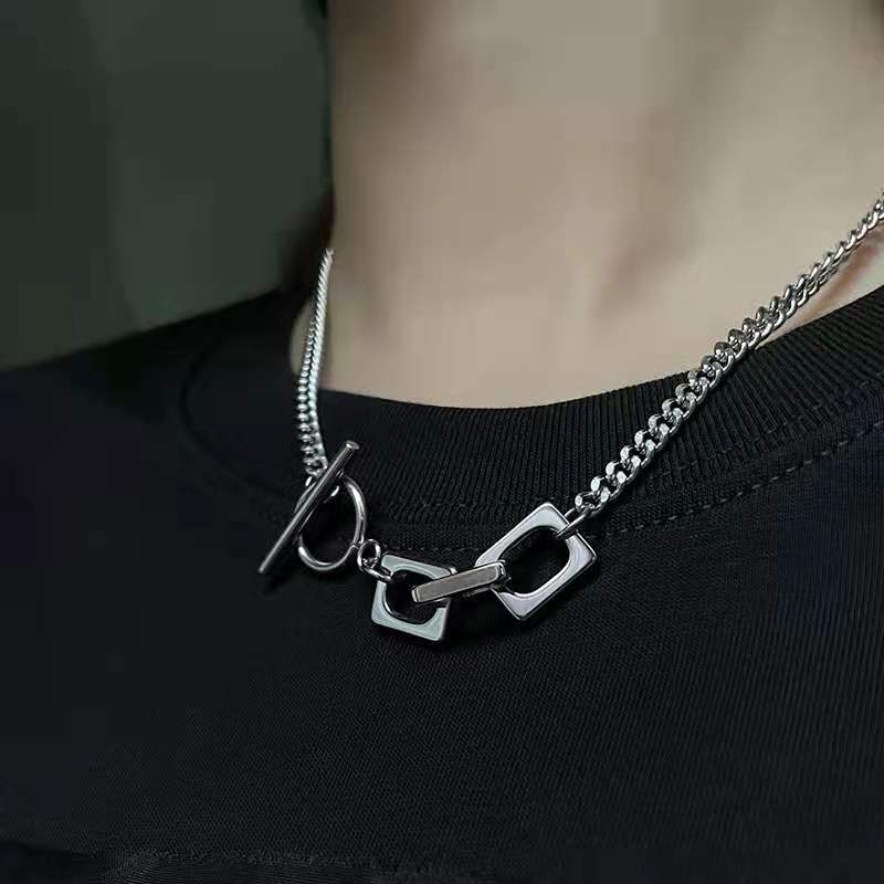Colar quadrado com fivela OT de aço titânio neutro de gênero Han Chao com elementos de emenda hip-hop para homens e mulheres_voghion.com