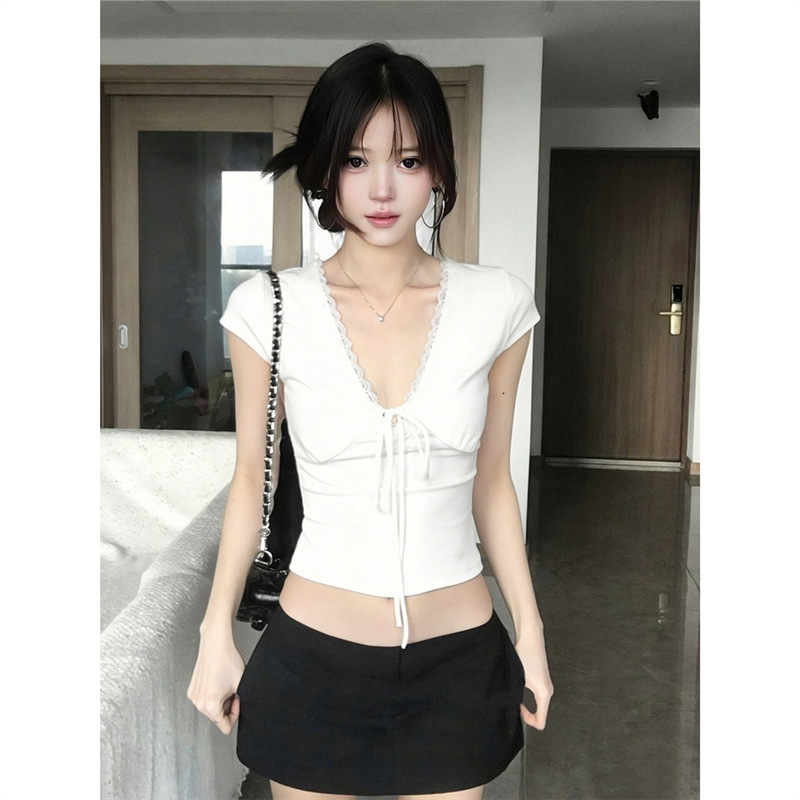 1*1 Customizable American-Style Black Lace V-Neck Short-Sleeve T-Shirt for Women, Summer Slim-Fit Sweet and Spicy Girl Style, Stunning and Beautiful Top