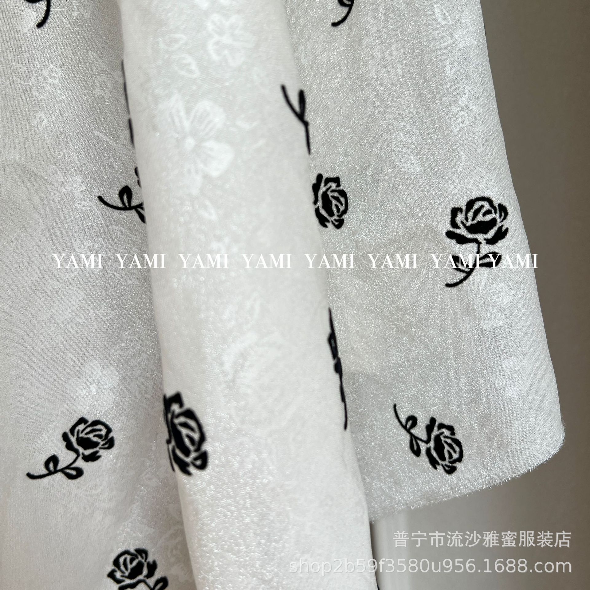 Tejido de estilo chino brillante en relieve de chiffón oscuro flocado una rama de tela de ciruela rosa cheongsam nuevo conjunto de estilo chino