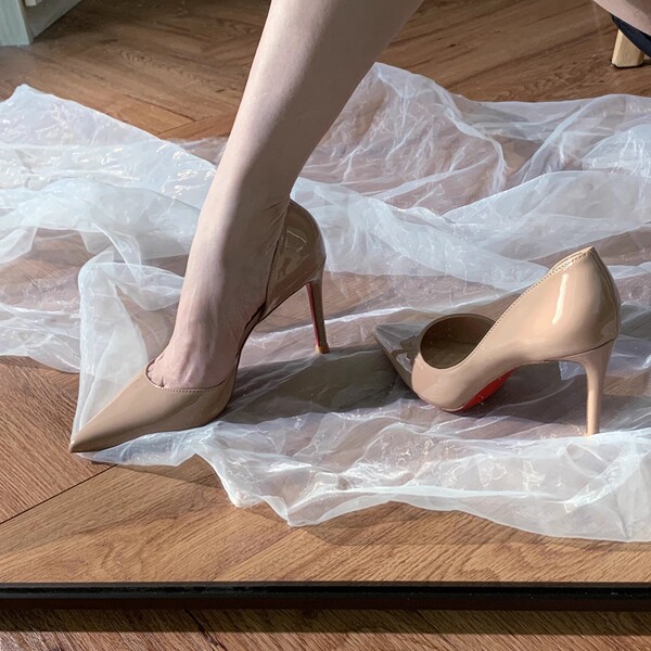 Summer sexy shoes pointed-toe nude made of patent leather