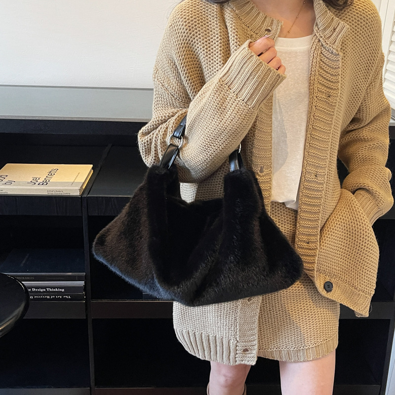 Otoño e invierno perezoso bolso de peluche para mujeres 2025 nuevo bolso plegable de mano de gran capacidad bolso de hombro bolso de lana