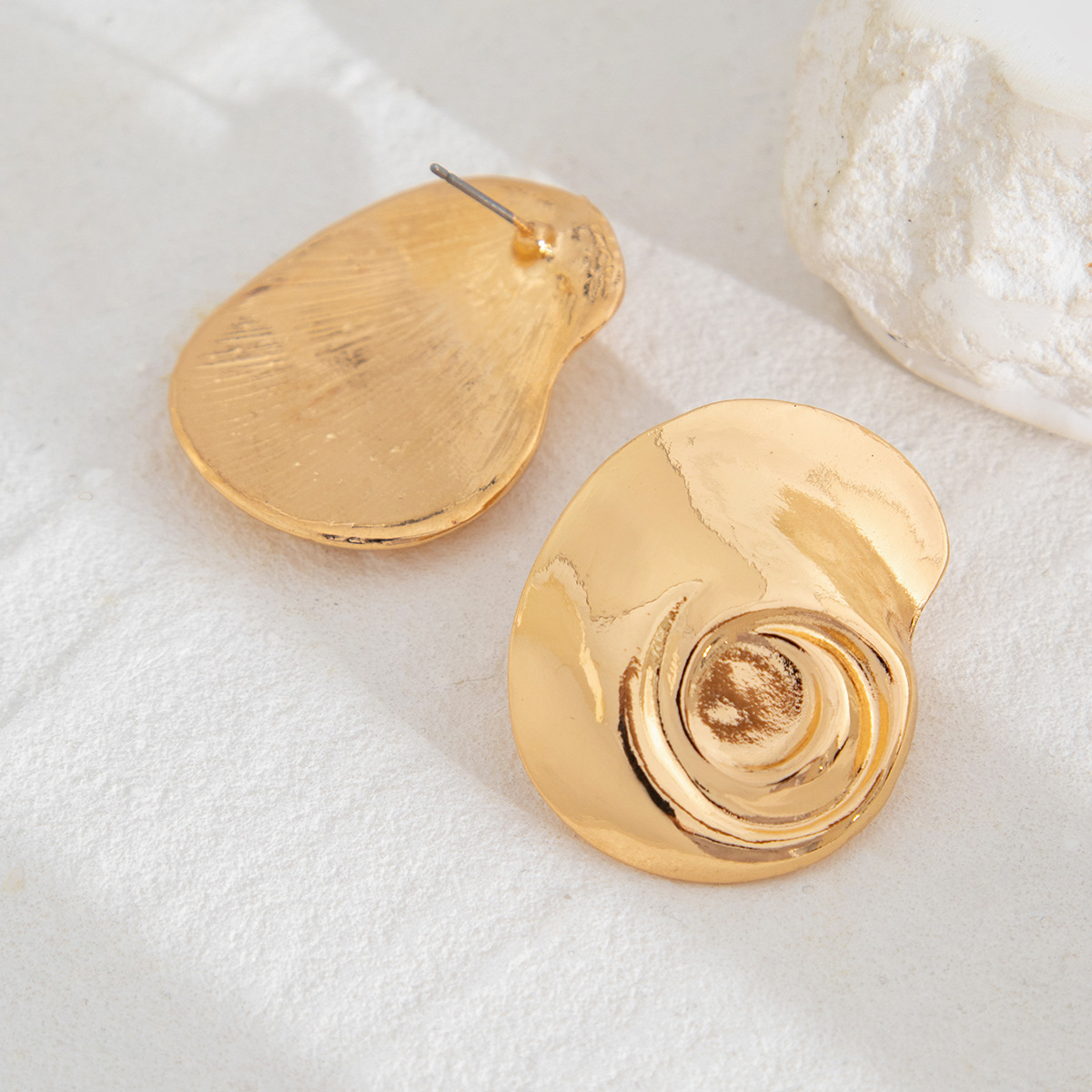 22g Weight Metal Ear Needle Material Drop Earrings, Ear Studs Classification 1 Pair Quantity Holiday, Street Occasion Metal Material Geometric, Heart Shape Pattern All Seasons Season Women's Gender Polished Finish Plating Design Retro, Classic Style Style 1 Pair Retro Classic Style Geometric Heart Shape Plating Metal Drop Earrings Ear Studs 46