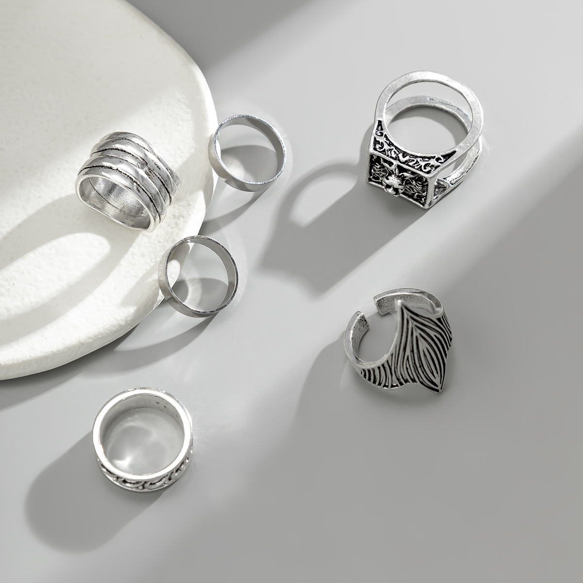 Fashion Round Alloy Menu0027S Rings 6 Pieces