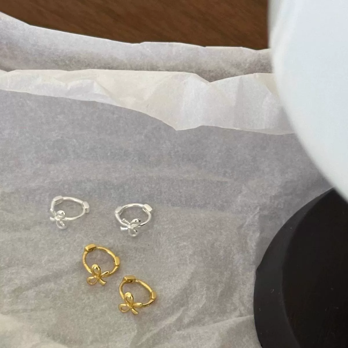 Серьги «бантик» маленькие, позолоченные, лёгкие, размеры 10,9×7,8×1,8 см (пара)