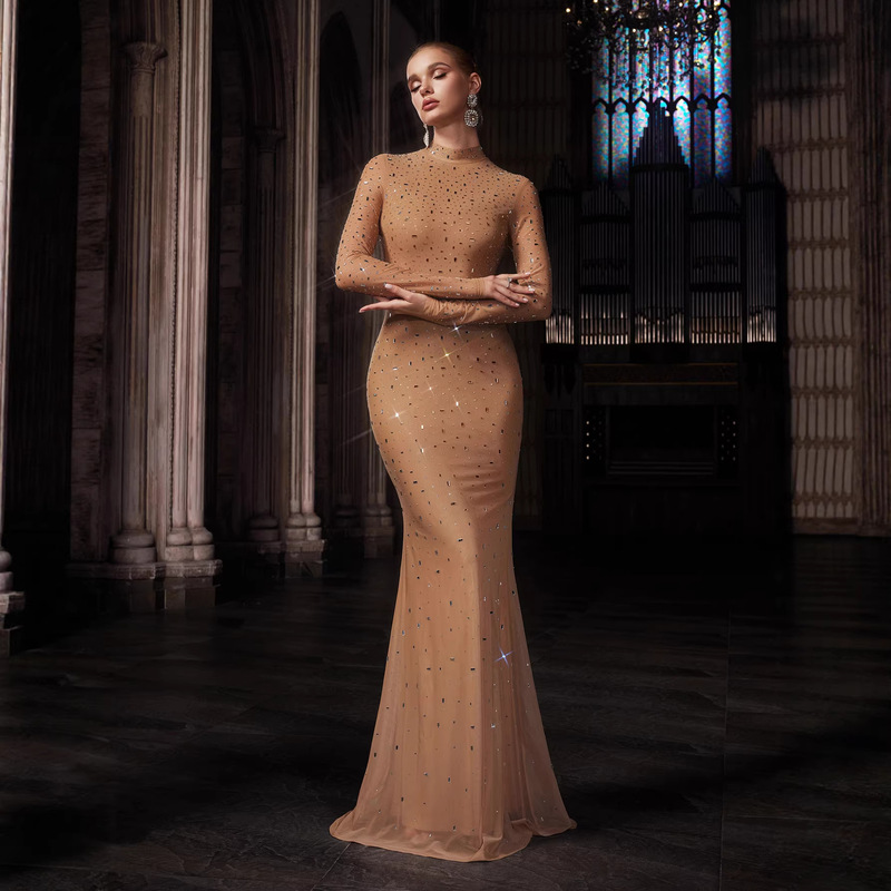Glamorous Queen-Style Dress, Heavily Embellished with Rhinestones, Long-Sleeved Gown, Slim-Fitting Mermaid Design with a Large Hem, Light Luxury Glamorous Queen-Style Dress, Heavily Embellished with Rhinestones, Long-Sleeved Gown, Slim-Fitting Mermaid Design with a Large Hem, Light Luxury