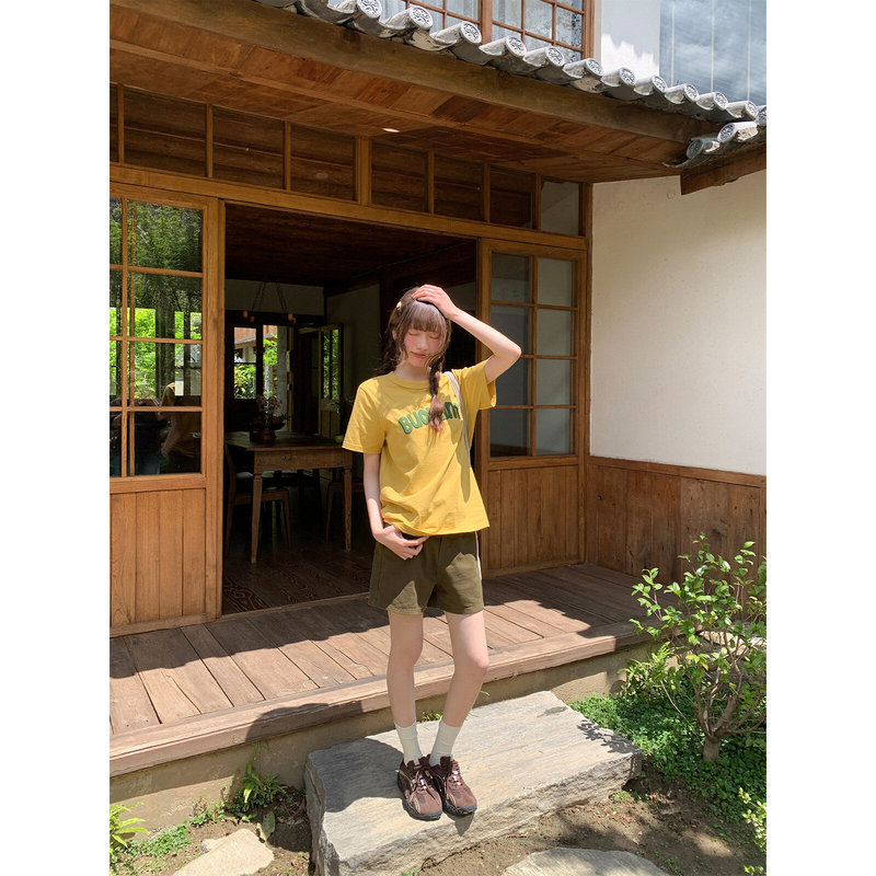 Basic Denim Shorts for Women, Summer 2026 New Style, Retro High-Waisted Straight-Leg Design Casual Pants
