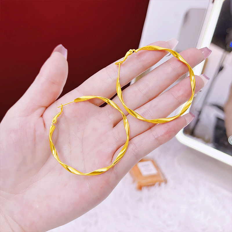 Pendientes de aleación de cobre personalizado anillo de oreja torcedura de oro Pendientes de mujer Mobius círculo espiral torcido estilo de celebridad de Internet