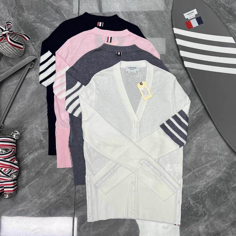 【Factory Store】High-Quality Women's Casual Versatile Thin Four-Button V-Neck Wool Knit Cardigan