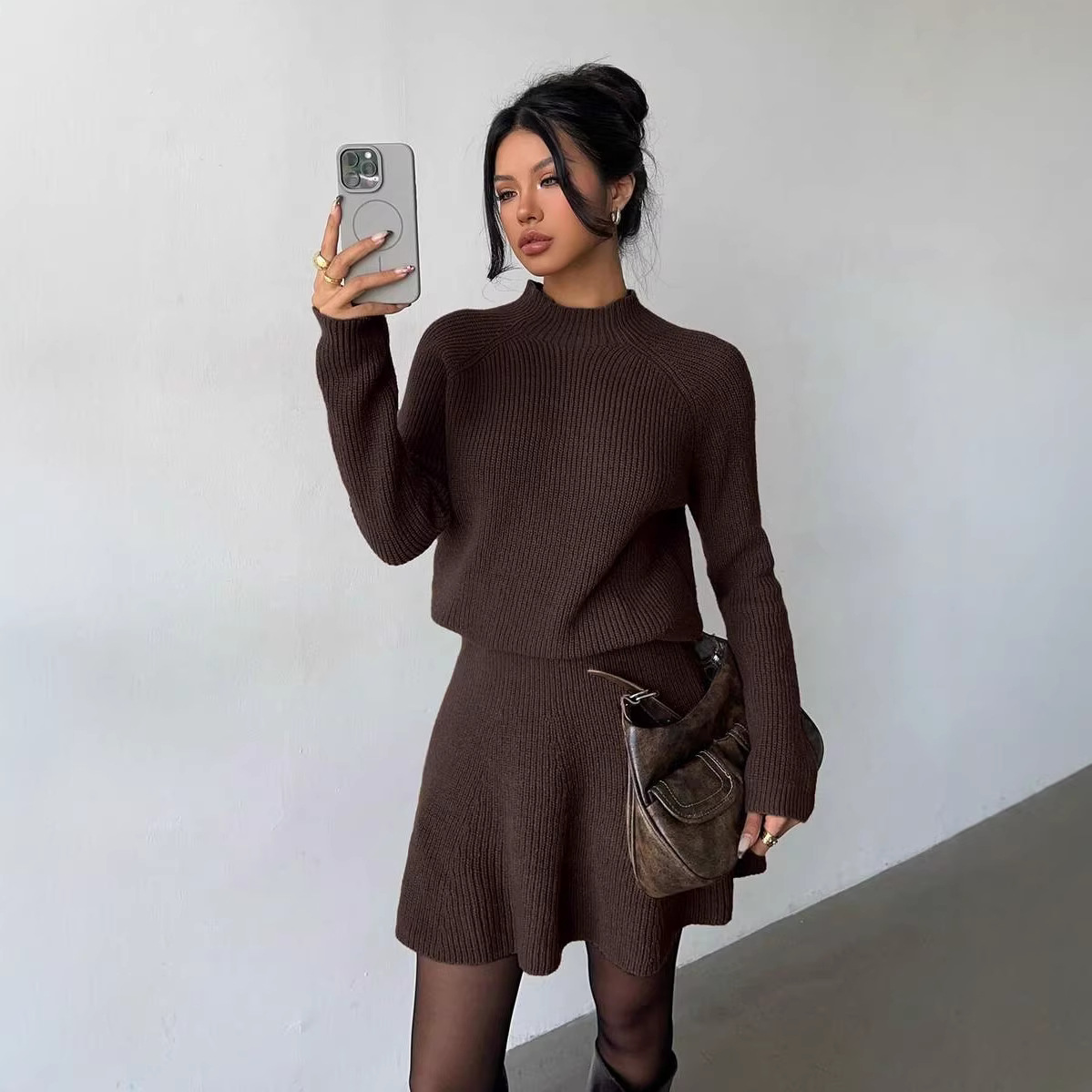 Dameskleding: Losvallende, casual top met ronde hals en textuur, bestaande uit een tweedelig gebreid shirt._voghion.com