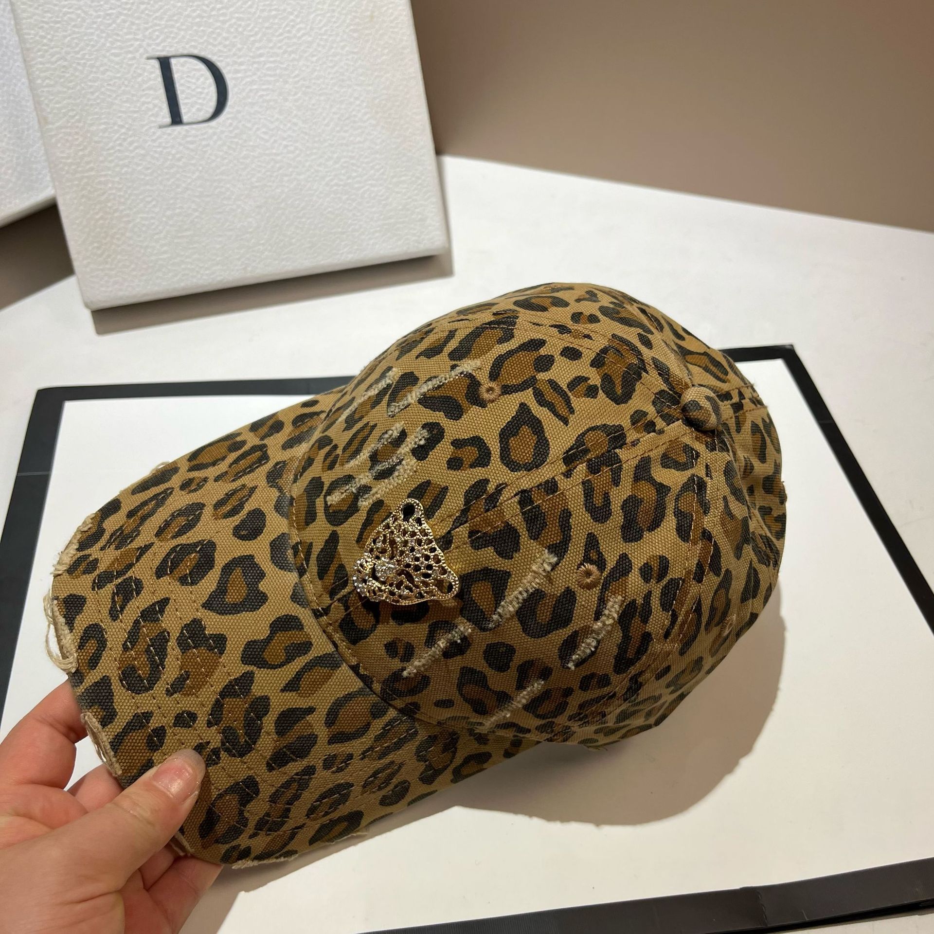 Sweet and Cool Leopard Pattern Baseball Korean Edition Star Style Personalized Piercing Duck Tongue Fashion Outdoor_voghion.com