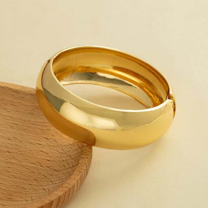 Europa y los Estados Unidos lujo transfronterizo diseño ligero de la industria pesada sensación pulsera metálica brillante abertura pulsera geometría minimalista personalidad amplia joyas