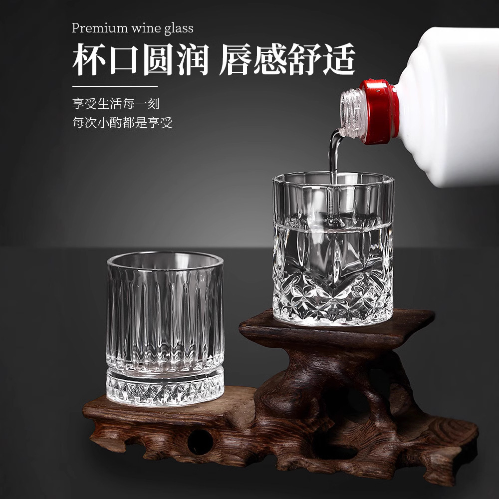 Taza de cerveza KTV set dos dos tazas de licor blanco set doméstico de alta calidad dos tazas de una taza pequeña taza de licor extranjero