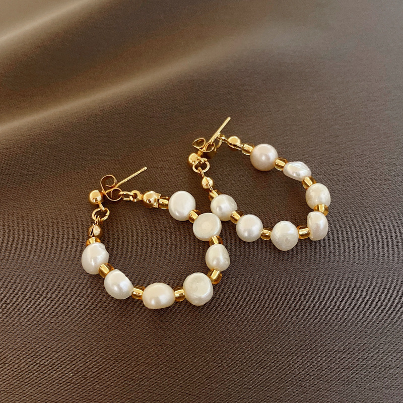 Aguja de plata pendientes de perlas de agua dulce verdadero oro galvanoplastia moda todo partido nicho de lujo de alta calidad pendientes de fábrica al por mayor