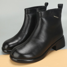 2025冬新款大码女鞋41到43显脚小羊毛内里马丁靴大棉靴子大号短靴