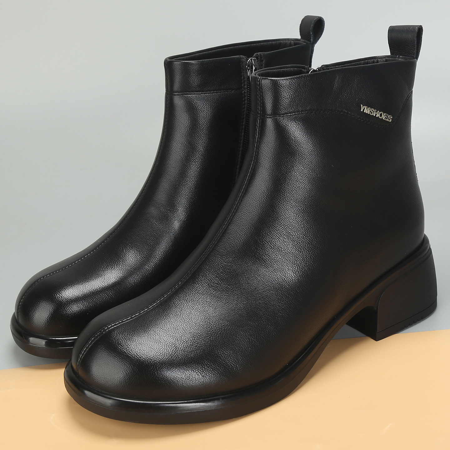 2025冬新款大码女鞋41到43显脚小羊毛内里马丁靴大棉靴子大号短靴