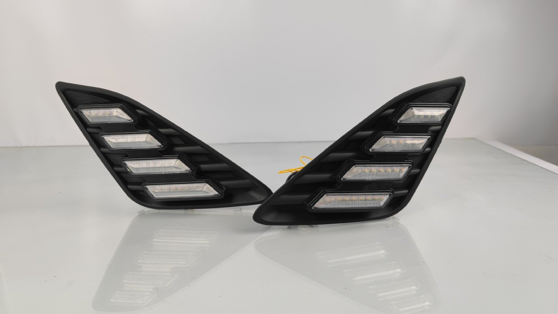 Suitable for overseas version 12-14 Toyota Camry daytime running lights Camry front fog lamp frame modified driving lights