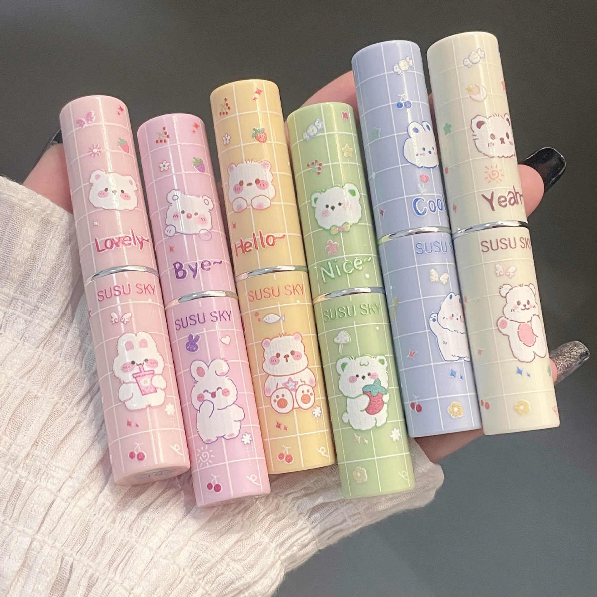 SUSU SKY Pet Paradise's colored lip balm repairs, moisturizes and brightening the complexion. The sweet and chubby lips are affordable for girls undefined