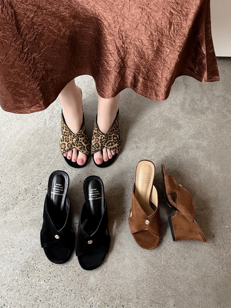 Sandal nữ da cừu hở mũi quai chéo gót xuồng 5 cm — màu nâu, Trang chủ, màu đen chi tiết 20