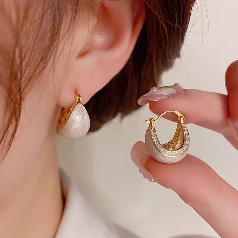 Elegant retro small design earrings