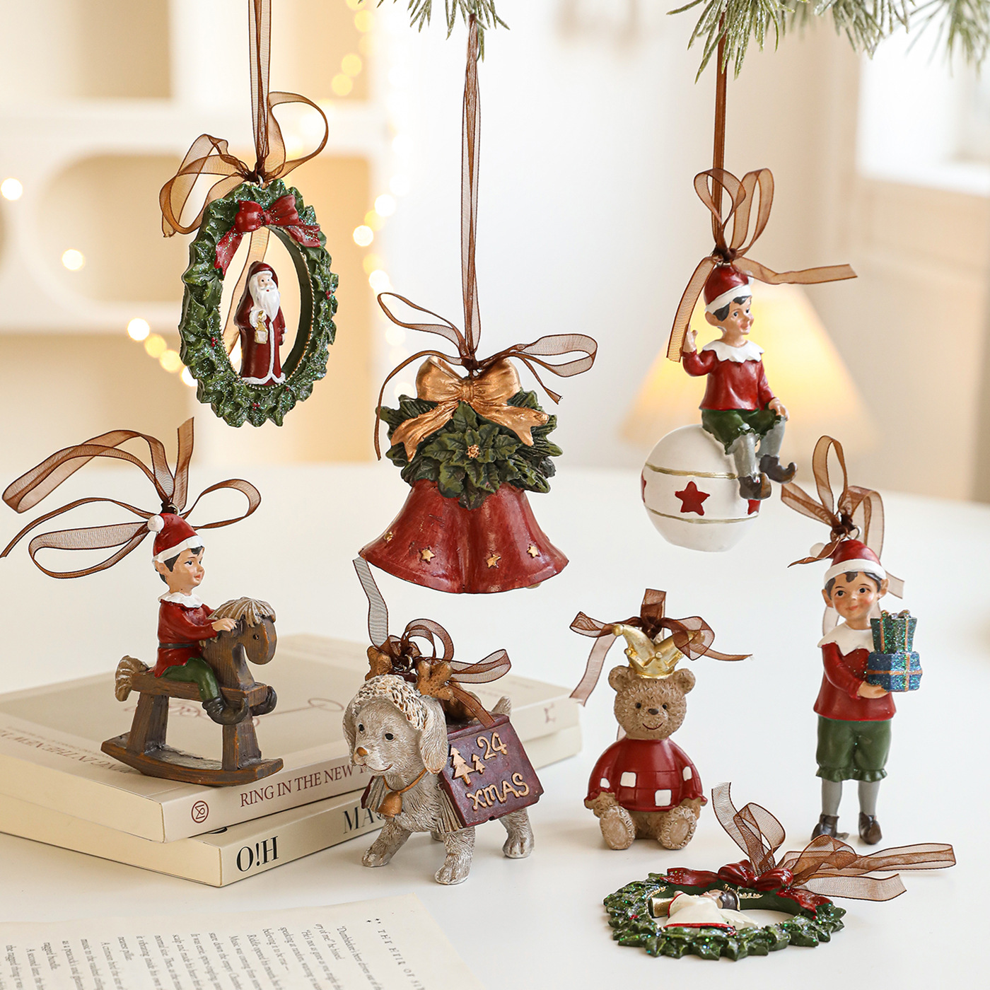 Nuevo colgante pintado de resina decoración del árbol de Navidad colorido retró campana tridimensional colgante de dibujos animados estadounidenses en stock