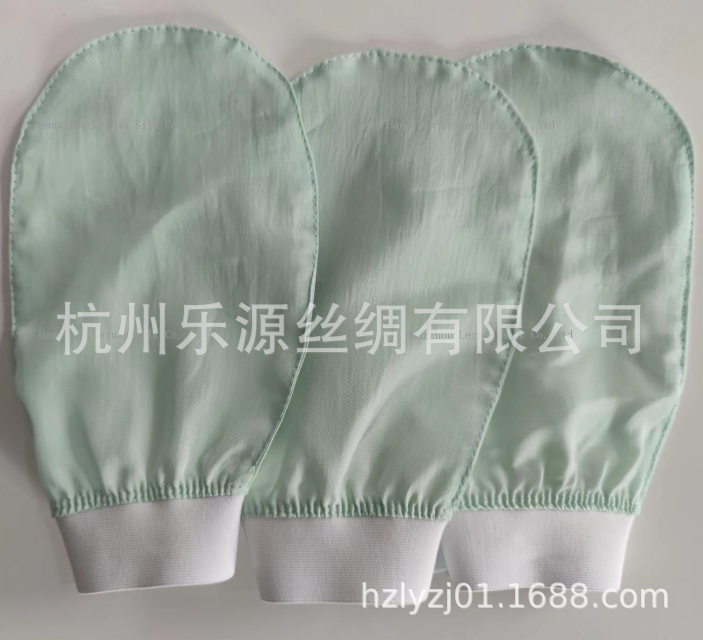 Light green+white loose