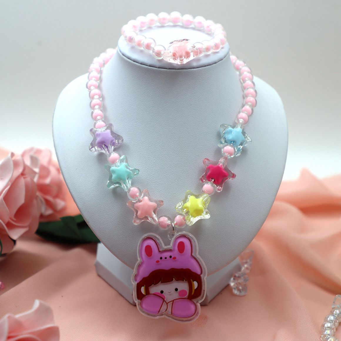 Directo de fábrica colgante luminoso collar traje de dibujos animados pulsera luminosa con luz joyería para niños joyería creativa al por mayor