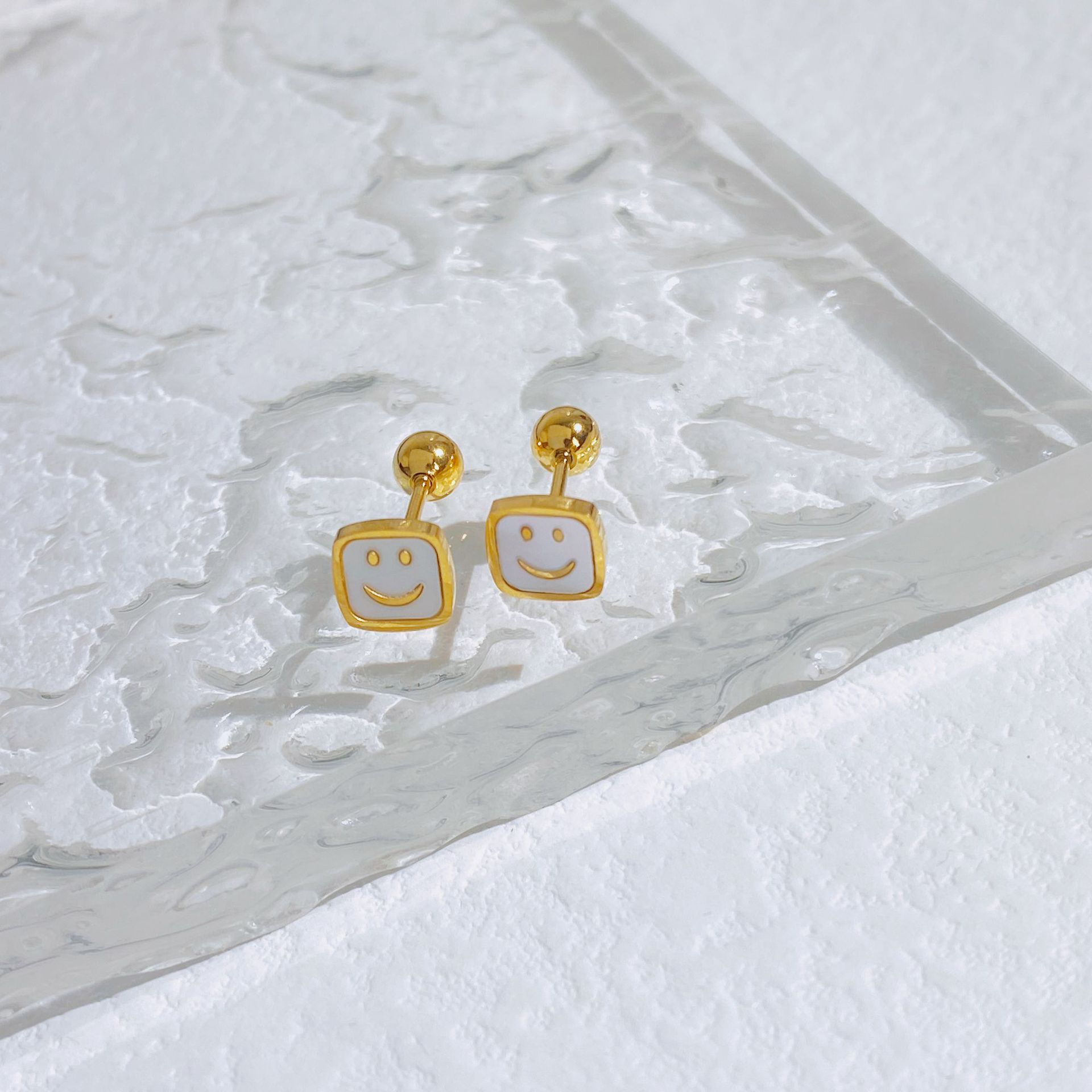 Simple Style Smiley Face Titanium Steel Plating Ear Studs 1 Pair