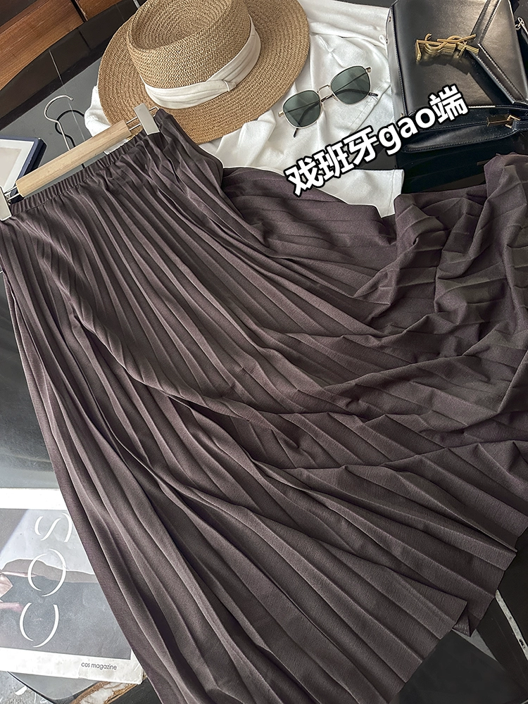 Fitted pleated skirt, high waist